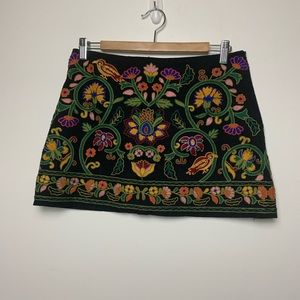 Zara woman, embroidered mini skit